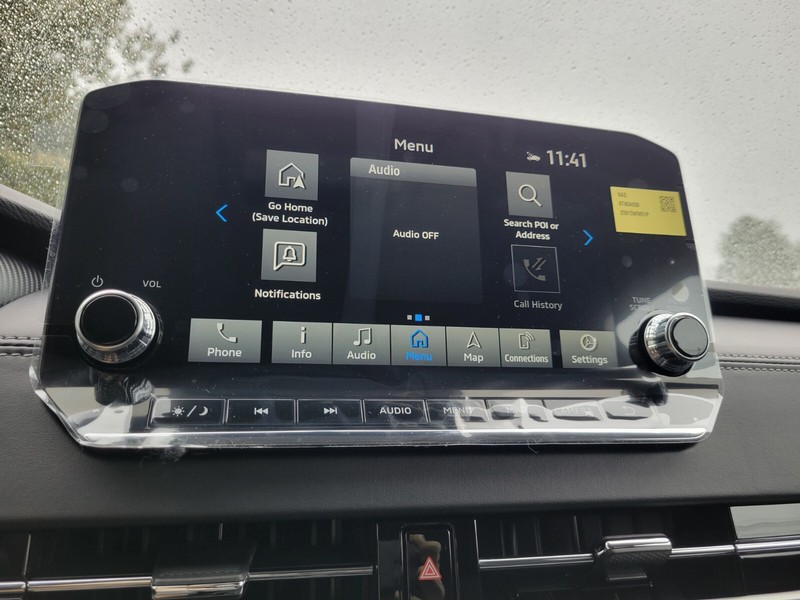 Mitsubishi Outlander Plug-In Hybrid Vehicle Full-screen Gallery Image 17