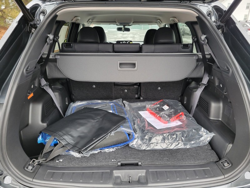 Mitsubishi Outlander Plug-In Hybrid Vehicle Full-screen Gallery Image 26