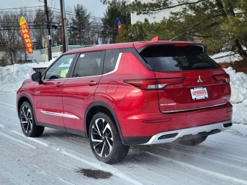 Mitsubishi Outlander Plug-In Hybrid Vehicle Full-screen Gallery Image 03