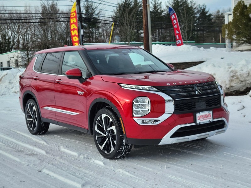 Mitsubishi Outlander Plug-In Hybrid Vehicle Full-screen Gallery Image 07