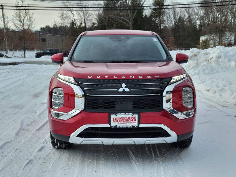 Mitsubishi Outlander Plug-In Hybrid Vehicle Full-screen Gallery Image 08