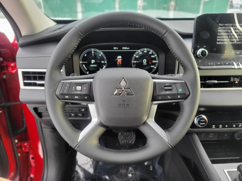 Mitsubishi Outlander Plug-In Hybrid Vehicle Full-screen Gallery Image 23