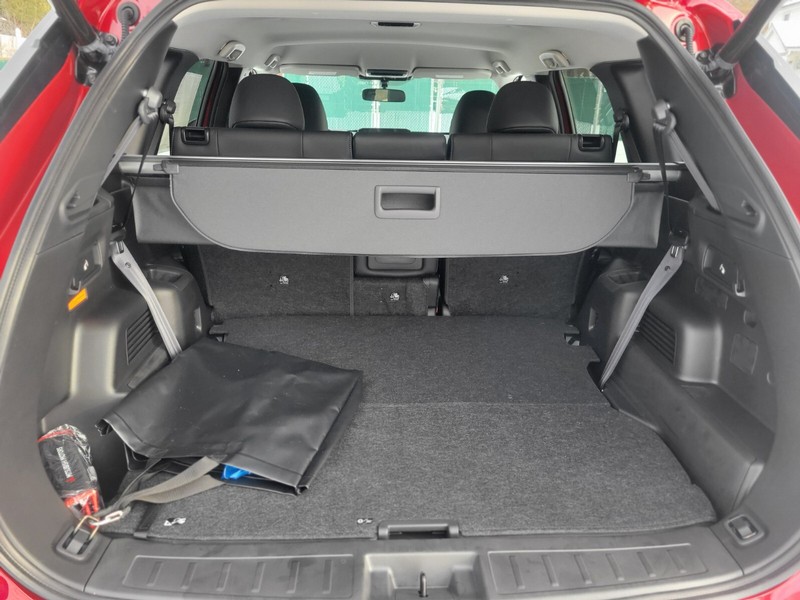 Mitsubishi Outlander Plug-In Hybrid Vehicle Full-screen Gallery Image 26