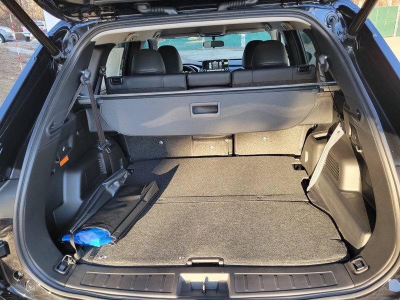 Mitsubishi Outlander Plug-In Hybrid Vehicle Full-screen Gallery Image 26