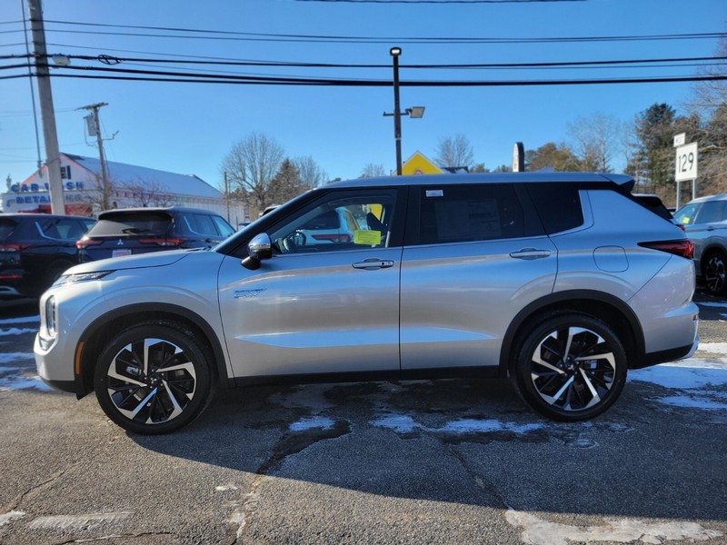 Mitsubishi Outlander Plug-In Hybrid Vehicle Full-screen Gallery Image 02