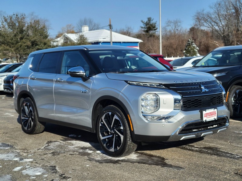 Mitsubishi Outlander Plug-In Hybrid Vehicle Full-screen Gallery Image 07