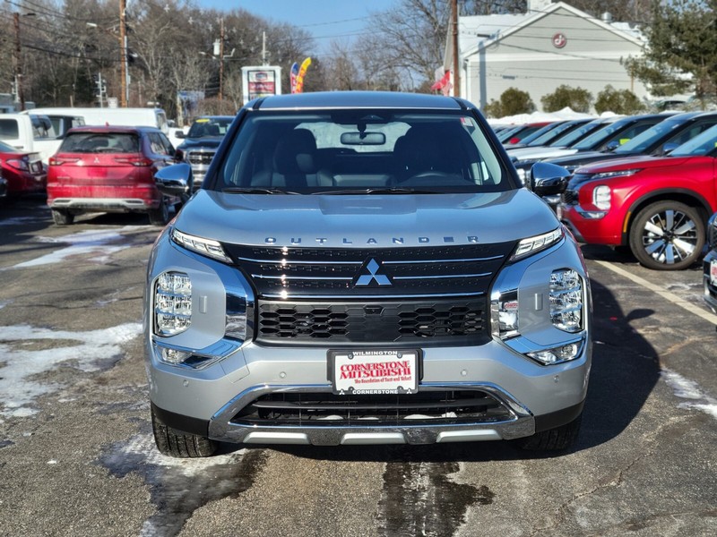 Mitsubishi Outlander Plug-In Hybrid Vehicle Full-screen Gallery Image 08