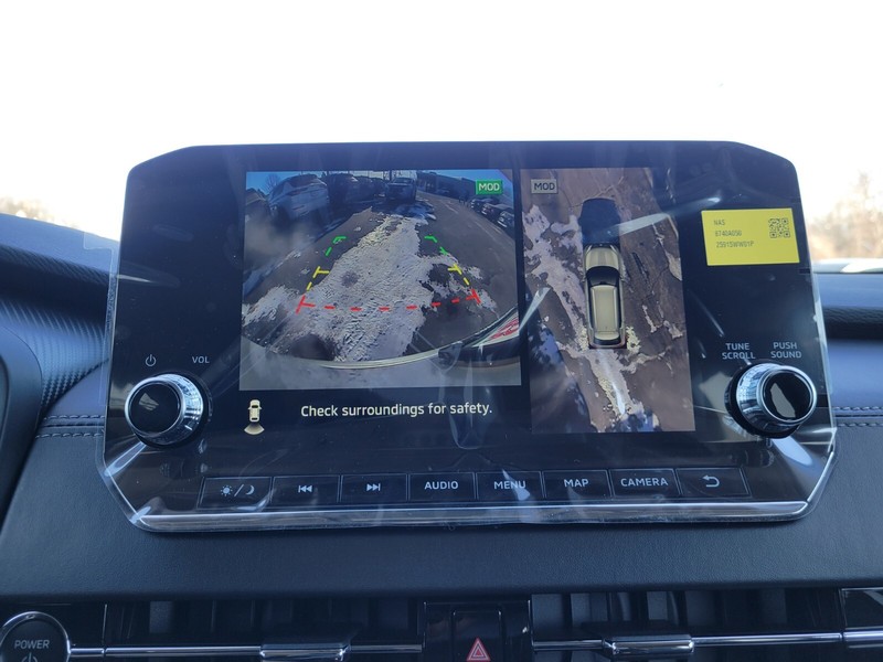 Mitsubishi Outlander Plug-In Hybrid Vehicle Full-screen Gallery Image 18