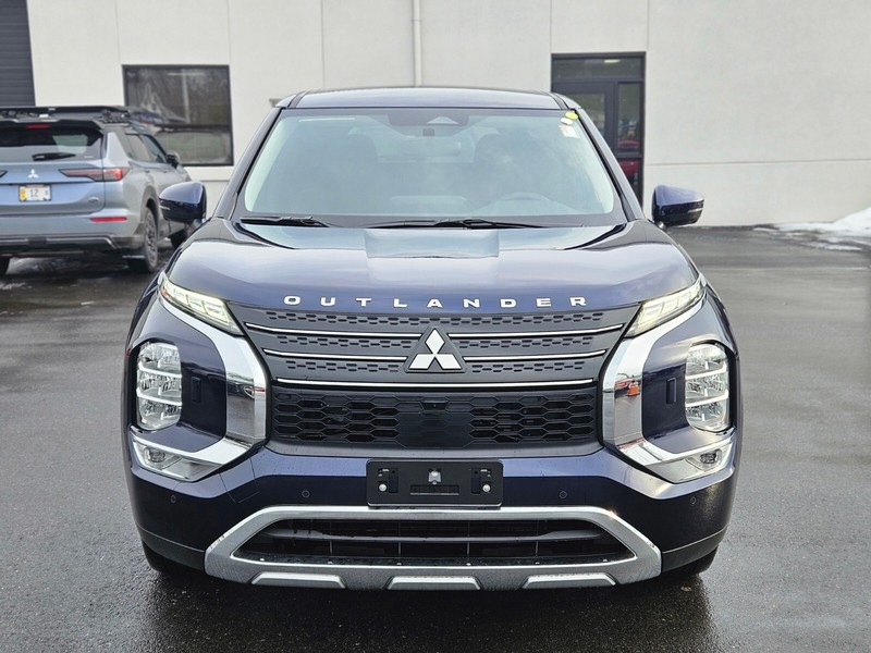 Mitsubishi Outlander Plug-In Hybrid Vehicle Full-screen Gallery Image 08