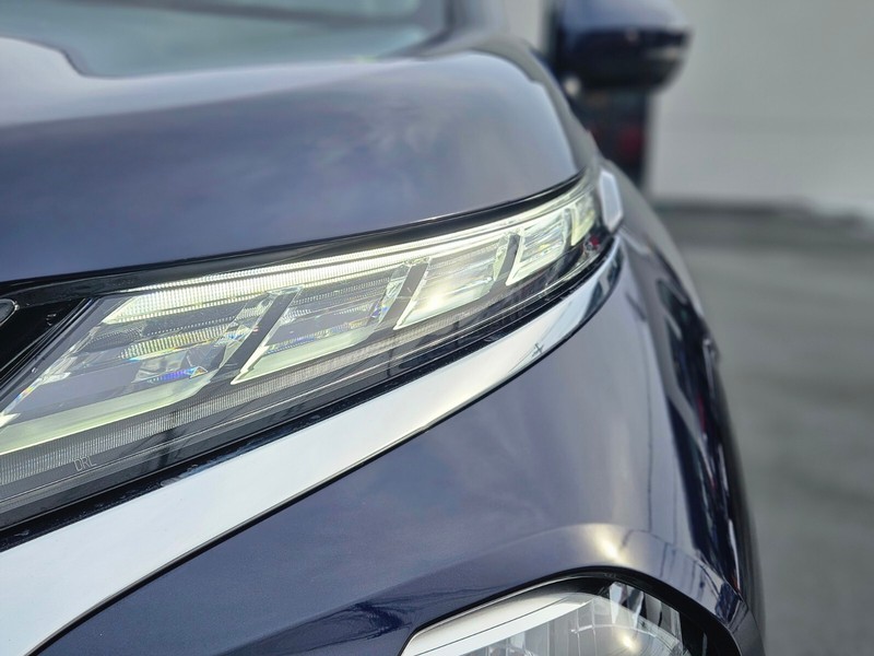 Mitsubishi Outlander Plug-In Hybrid Vehicle Full-screen Gallery Image 10