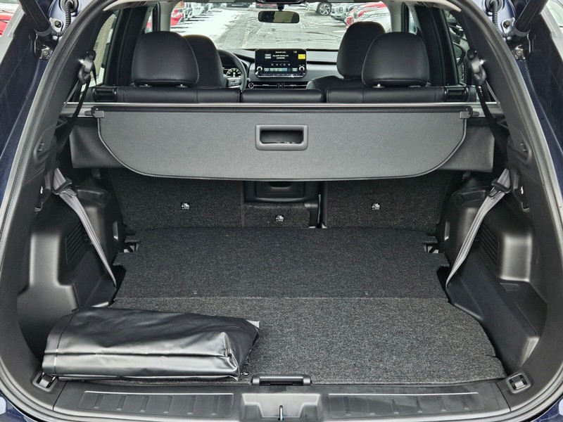 Mitsubishi Outlander Plug-In Hybrid Vehicle Full-screen Gallery Image 30