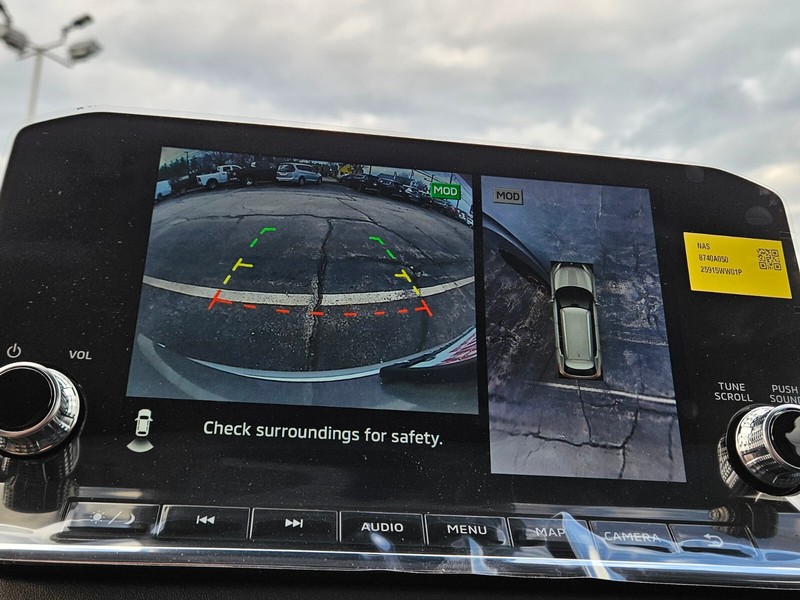 Mitsubishi Outlander Plug-In Hybrid Vehicle Full-screen Gallery Image 19