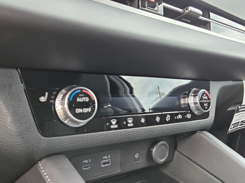 Mitsubishi Outlander Plug-In Hybrid Vehicle Full-screen Gallery Image 20