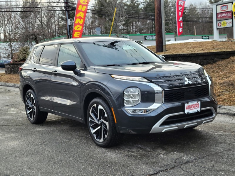 Mitsubishi Outlander Plug-In Hybrid Vehicle Full-screen Gallery Image 07
