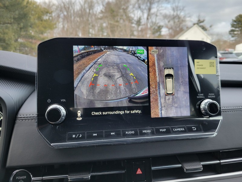 Mitsubishi Outlander Plug-In Hybrid Vehicle Full-screen Gallery Image 18