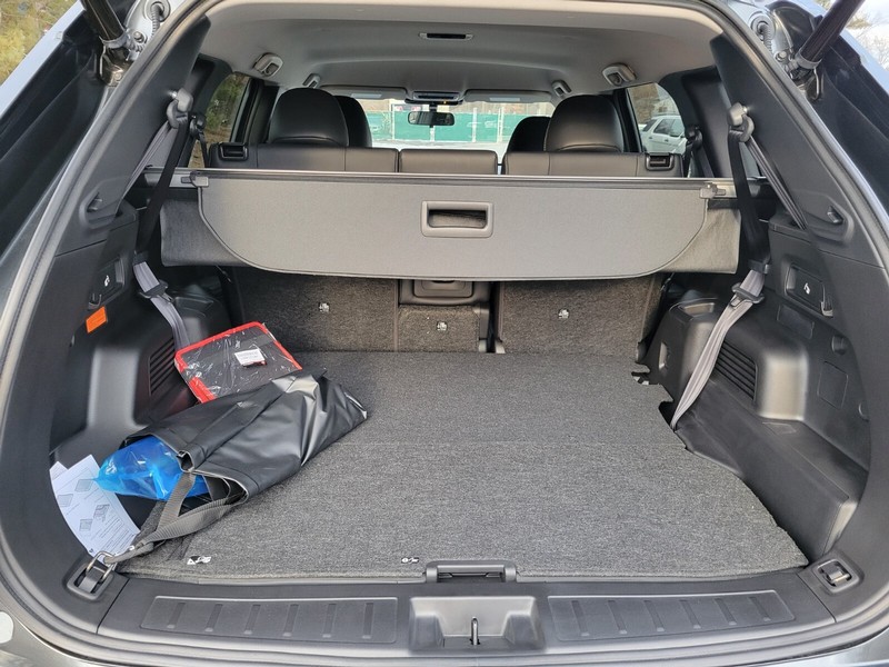 Mitsubishi Outlander Plug-In Hybrid Vehicle Full-screen Gallery Image 26