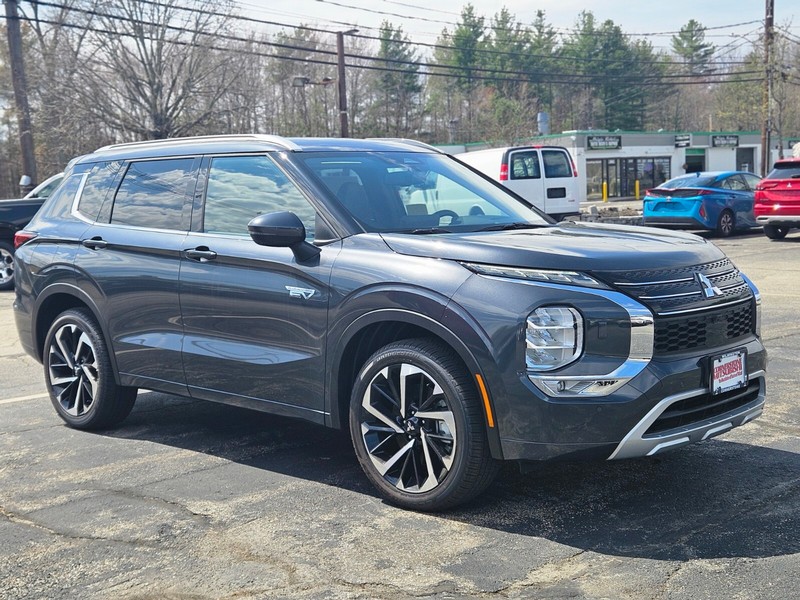 Mitsubishi Outlander Plug-In Hybrid Vehicle Full-screen Gallery Image 07