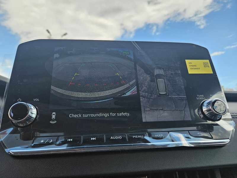 Mitsubishi Outlander Plug-In Hybrid Vehicle Full-screen Gallery Image 20