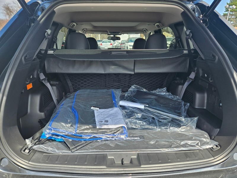 Mitsubishi Outlander Plug-In Hybrid Vehicle Full-screen Gallery Image 28