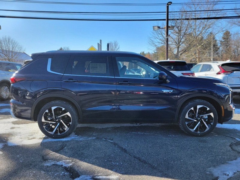 Mitsubishi Outlander Plug-In Hybrid Vehicle Full-screen Gallery Image 06