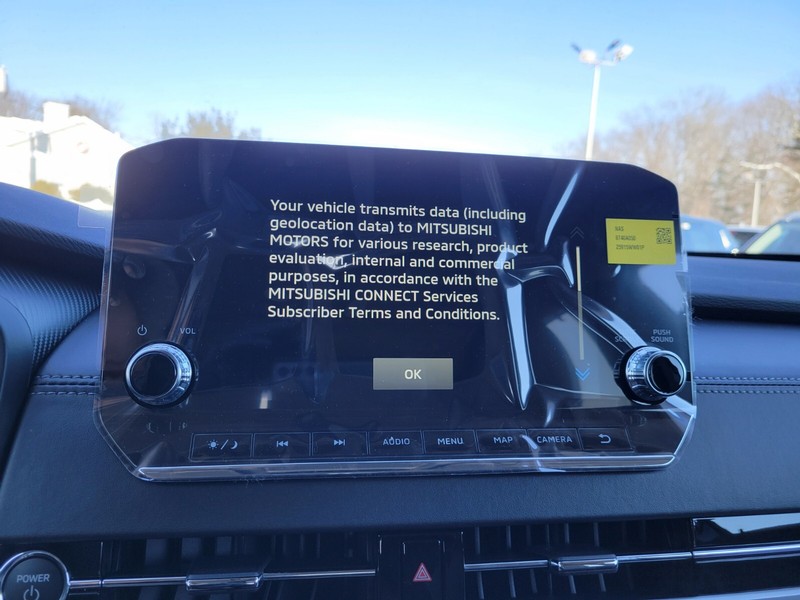 Mitsubishi Outlander Plug-In Hybrid Vehicle Full-screen Gallery Image 18