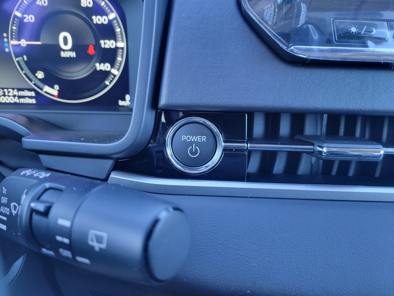 Mitsubishi Outlander Plug-In Hybrid Vehicle Full-screen Gallery Image 22