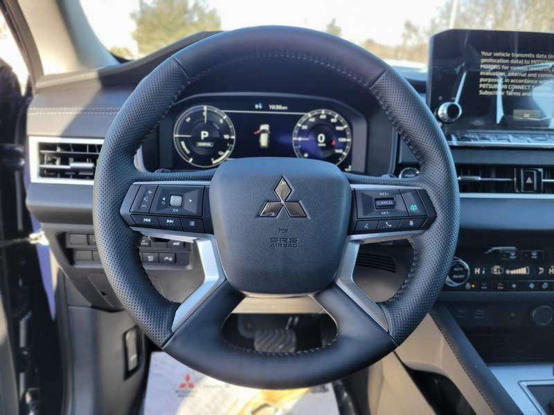 Mitsubishi Outlander Plug-In Hybrid Vehicle Full-screen Gallery Image 24