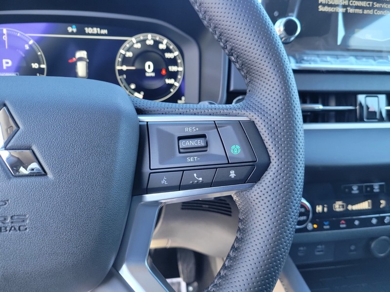 Mitsubishi Outlander Plug-In Hybrid Vehicle Full-screen Gallery Image 26