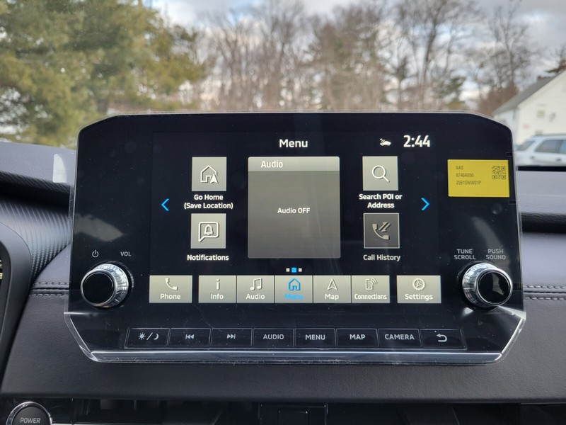 Mitsubishi Outlander Plug-In Hybrid Vehicle Full-screen Gallery Image 18