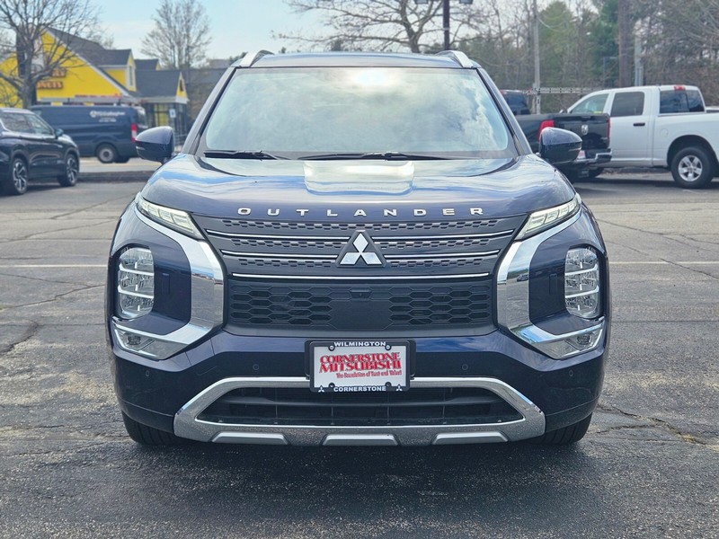 Mitsubishi Outlander Plug-In Hybrid Vehicle Full-screen Gallery Image 08