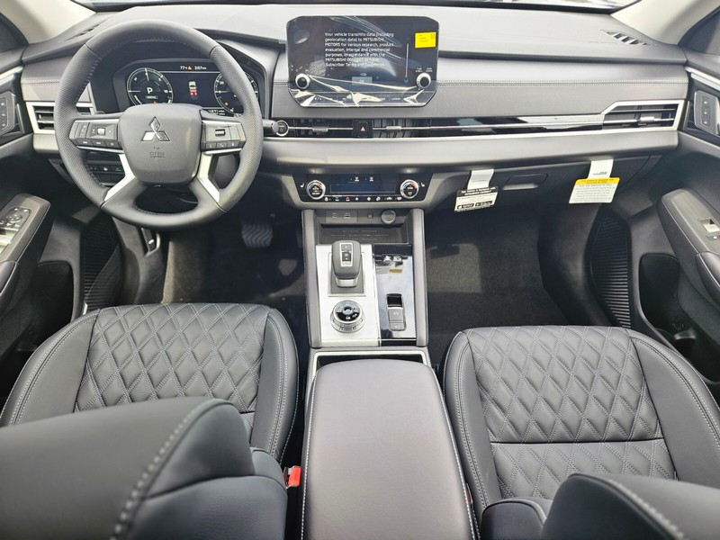 Mitsubishi Outlander Plug-In Hybrid Vehicle Full-screen Gallery Image 10