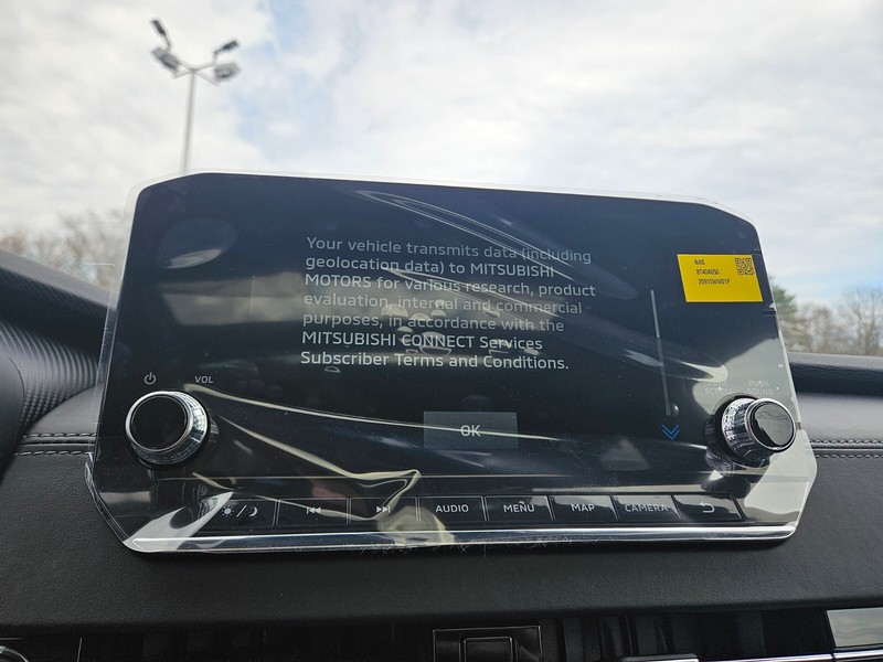 Mitsubishi Outlander Plug-In Hybrid Vehicle Full-screen Gallery Image 19