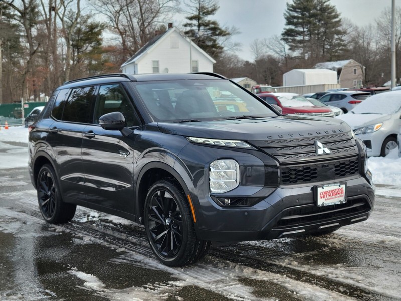 Mitsubishi Outlander Plug-In Hybrid Vehicle Full-screen Gallery Image 07