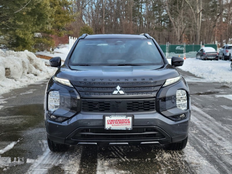 Mitsubishi Outlander Plug-In Hybrid Vehicle Full-screen Gallery Image 08