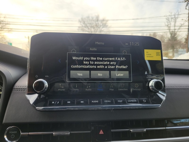 Mitsubishi Outlander Plug-In Hybrid Vehicle Full-screen Gallery Image 18