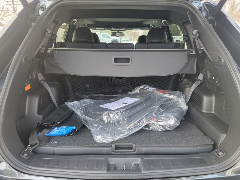 Mitsubishi Outlander Plug-In Hybrid Vehicle Full-screen Gallery Image 26