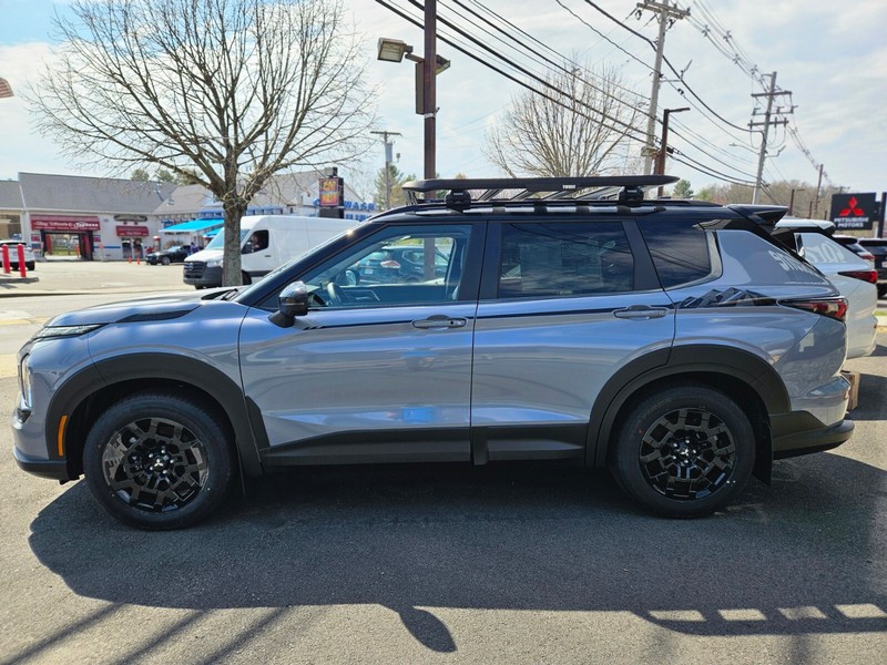 Mitsubishi Outlander Vehicle Full-screen Gallery Image 02