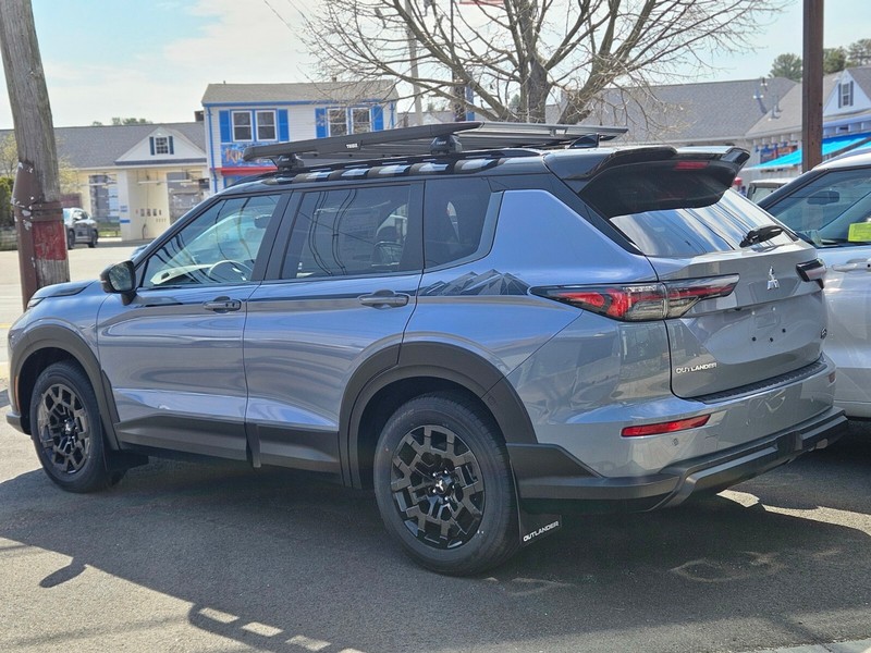 Mitsubishi Outlander Vehicle Full-screen Gallery Image 03