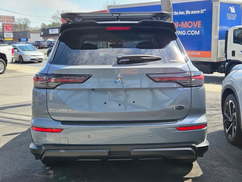 Mitsubishi Outlander Vehicle Full-screen Gallery Image 04