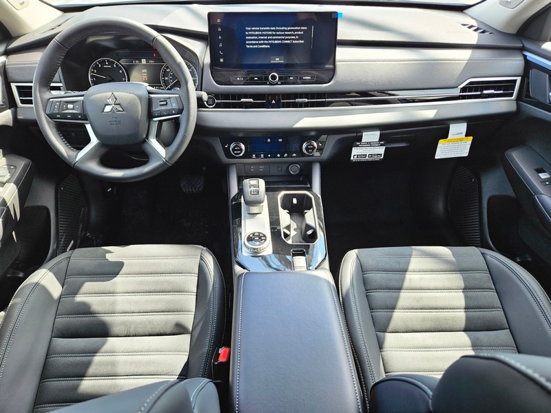 Mitsubishi Outlander Vehicle Full-screen Gallery Image 06