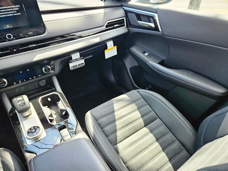 Mitsubishi Outlander Vehicle Full-screen Gallery Image 09