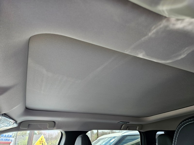 Mitsubishi Outlander Vehicle Full-screen Gallery Image 14