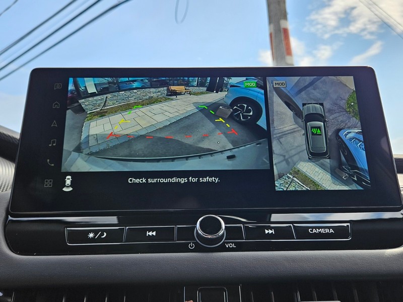 Mitsubishi Outlander Vehicle Full-screen Gallery Image 16