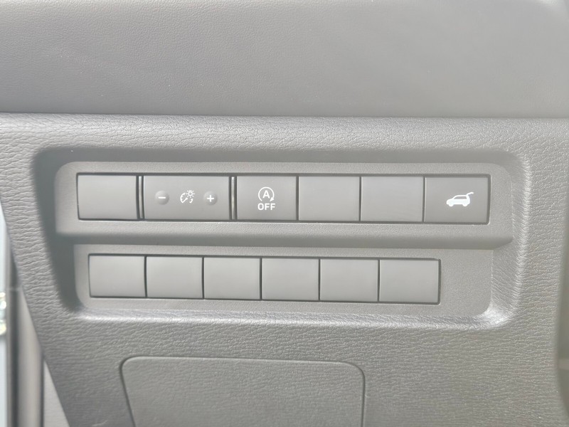 Mitsubishi Outlander Vehicle Full-screen Gallery Image 18