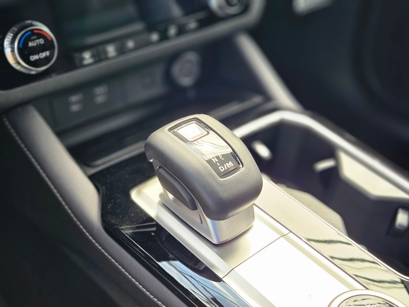 Mitsubishi Outlander Vehicle Full-screen Gallery Image 20