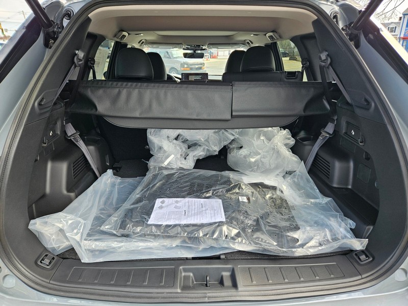 Mitsubishi Outlander Vehicle Full-screen Gallery Image 24