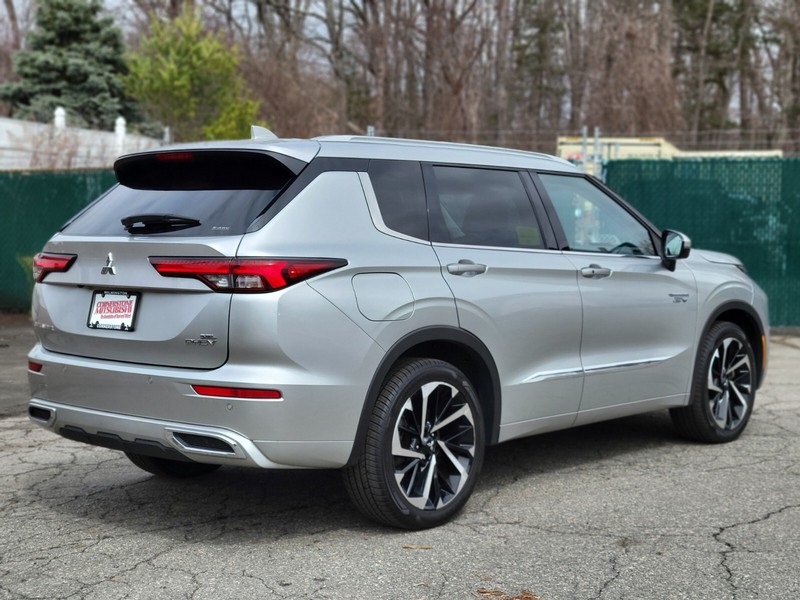 Mitsubishi Outlander PHEV Vehicle Full-screen Gallery Image 05