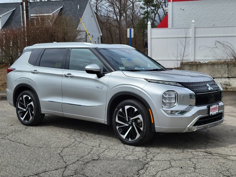 Mitsubishi Outlander PHEV Vehicle Full-screen Gallery Image 07