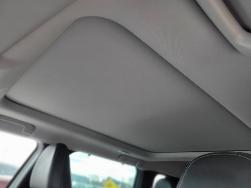 Mitsubishi Outlander PHEV Vehicle Full-screen Gallery Image 18