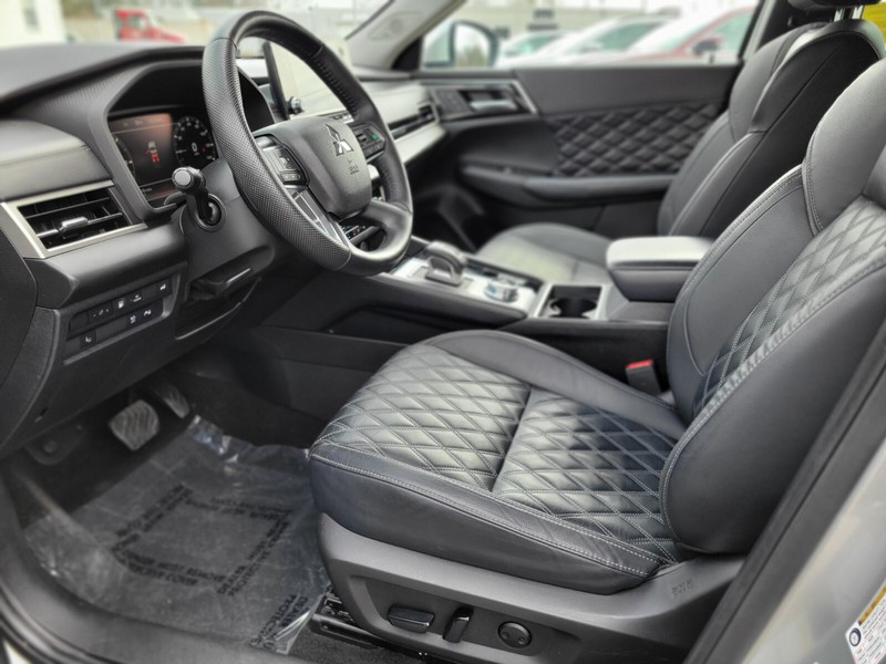 Mitsubishi Outlander PHEV Vehicle Full-screen Gallery Image 19